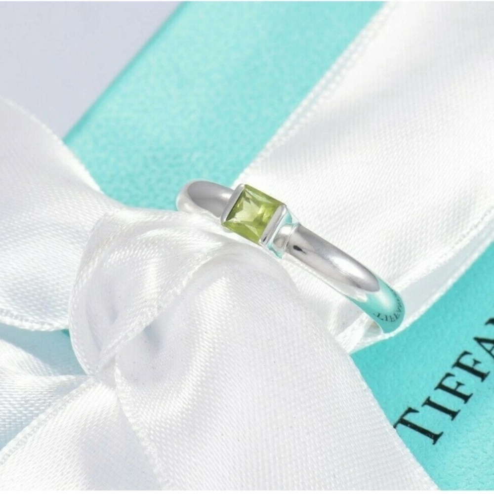 2004 Tiffany & Co. Peridot Sterling Silver Stackable Ring Vintage Size 5.5